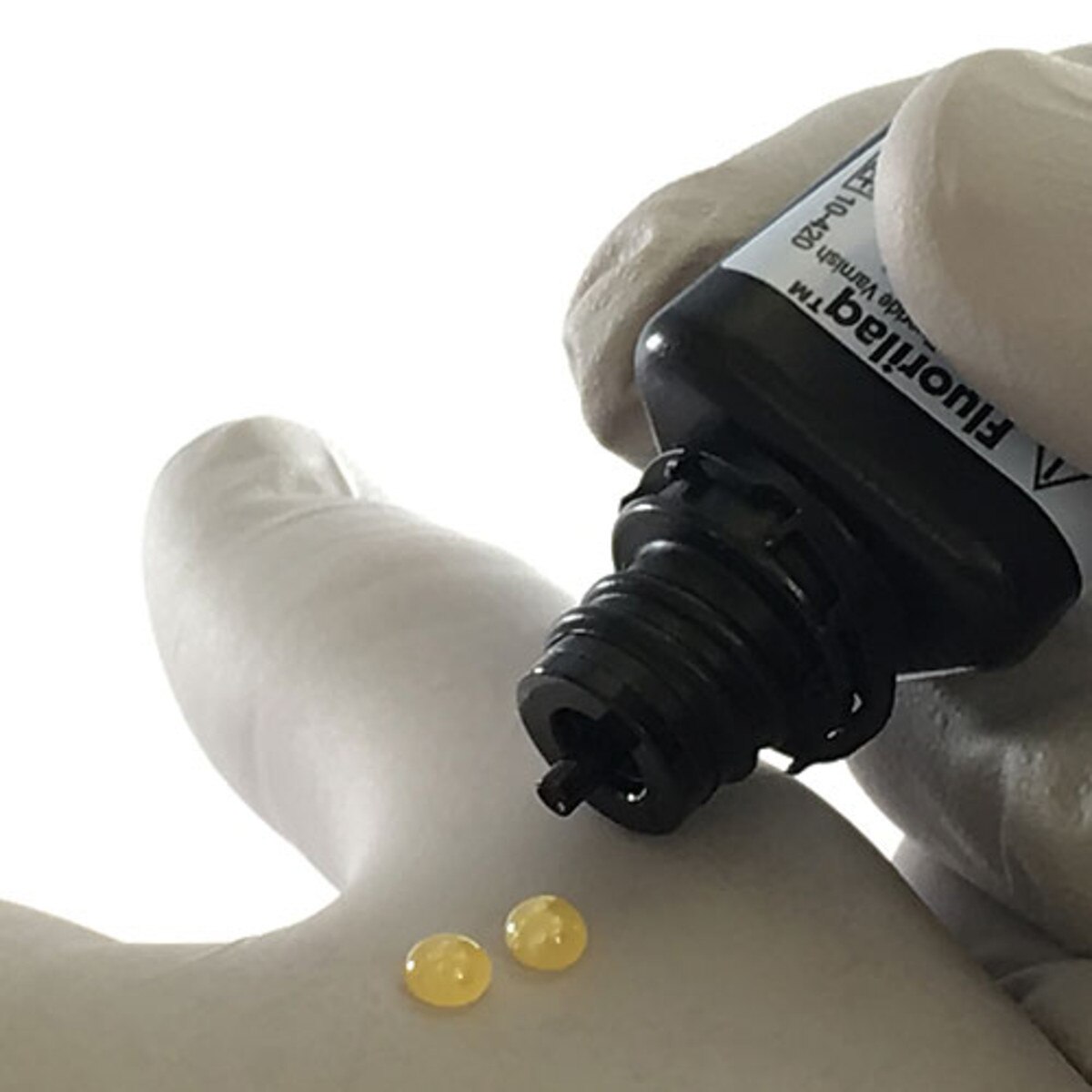 Fluorilaq Squeeze Fluoride Varnish Fluoride 9.5 mL Salted Caramel 9.5GM/BT thumbnail 6