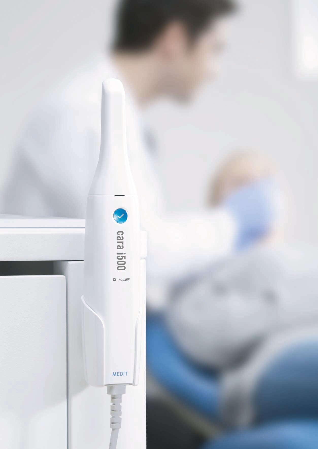 Cara® i500 Intra-oral Scanner, Laptop & Service System thumbnail 2